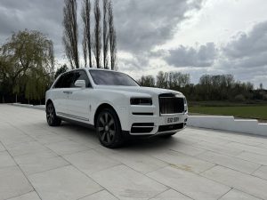Rolls Royce Cullinan White - Grand Luxury Chauffeurs