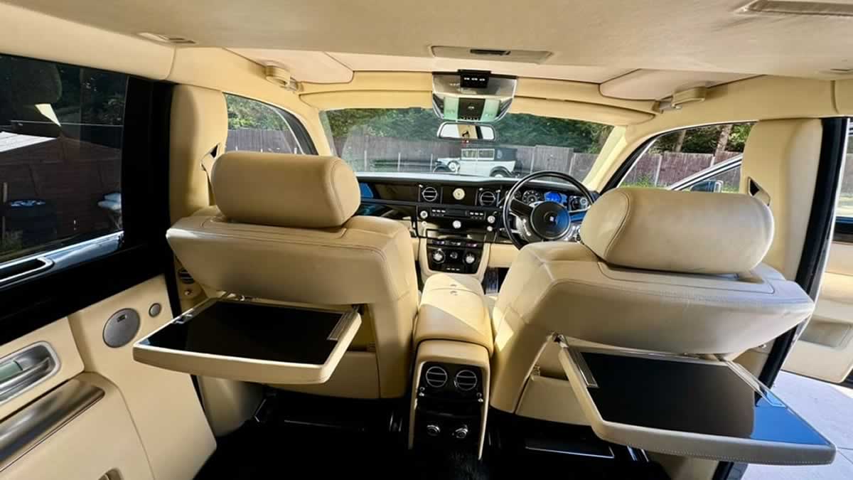 Rolls-Royce Pantom I interior rear