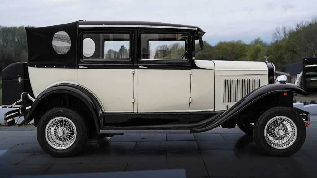 Badsworth Landaulette exterior 2