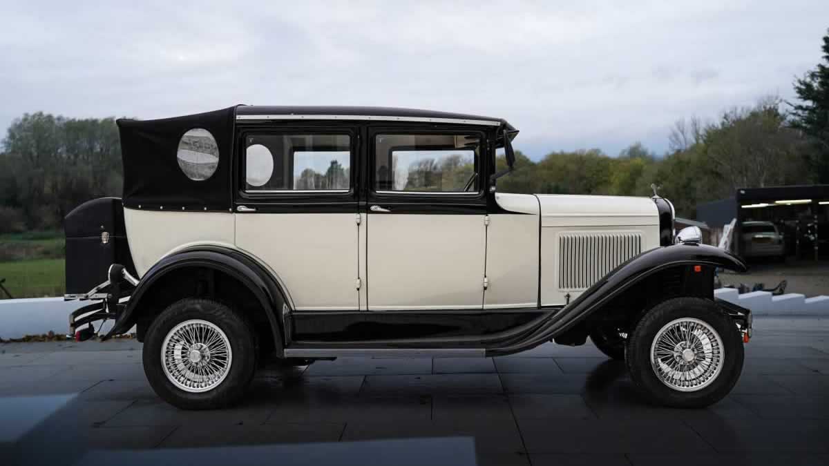 Badsworth Landaulette wedding car side view