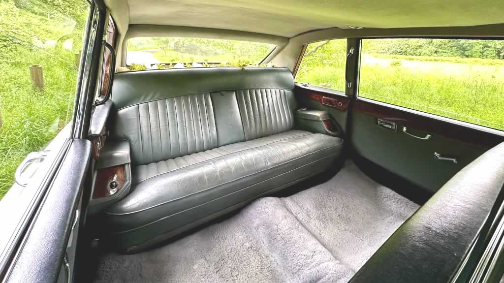 Daimler 420 Landaulette interior rear cabin