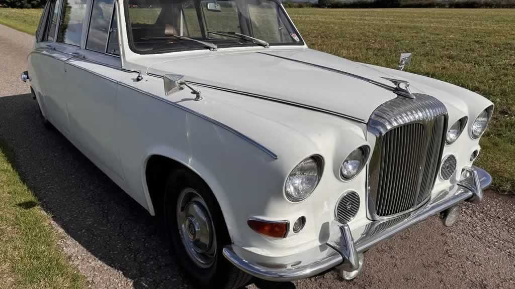 Daimler 420 Landaulette closeup front angle