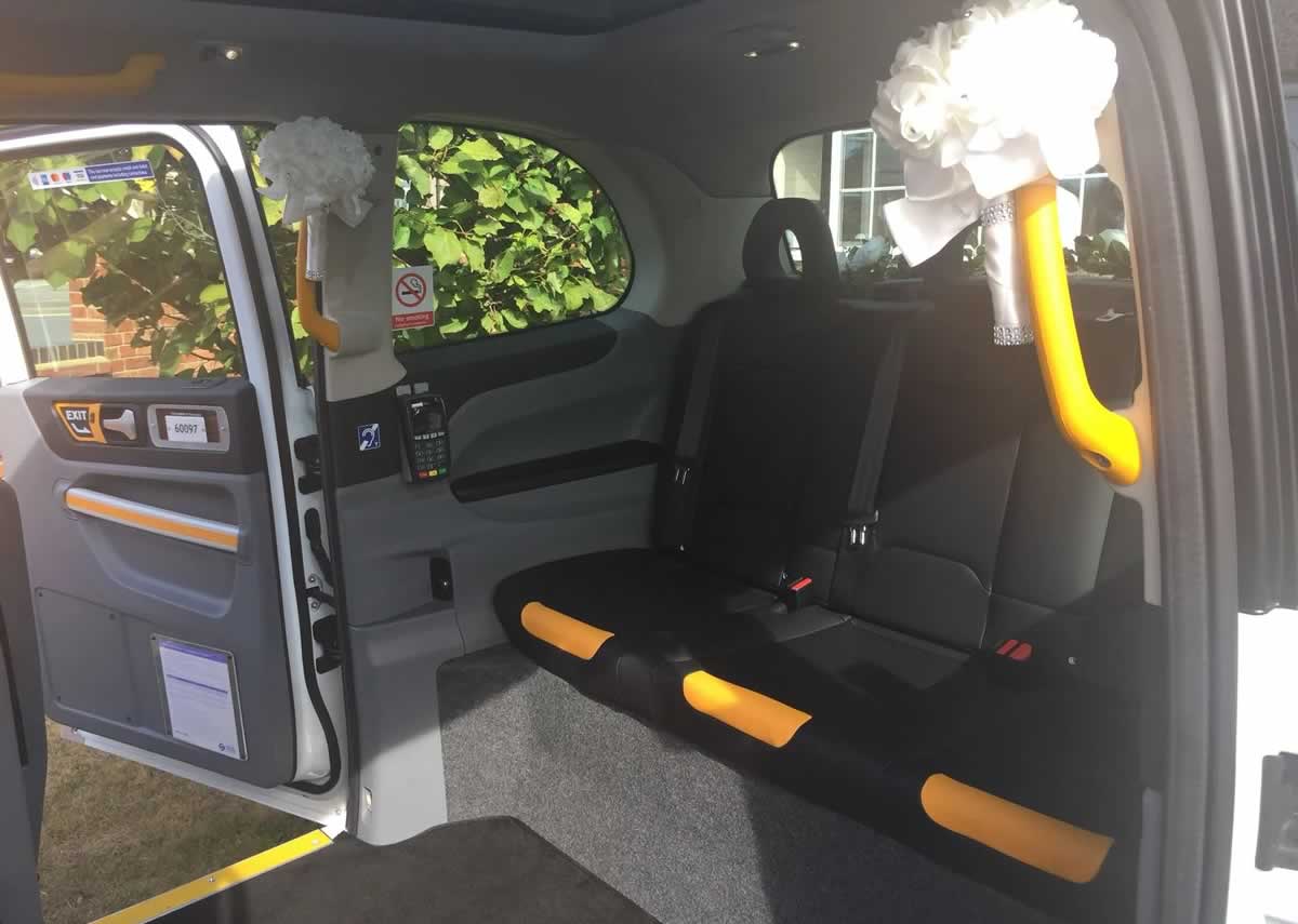 Whit eLonodn Taxi TX4 4