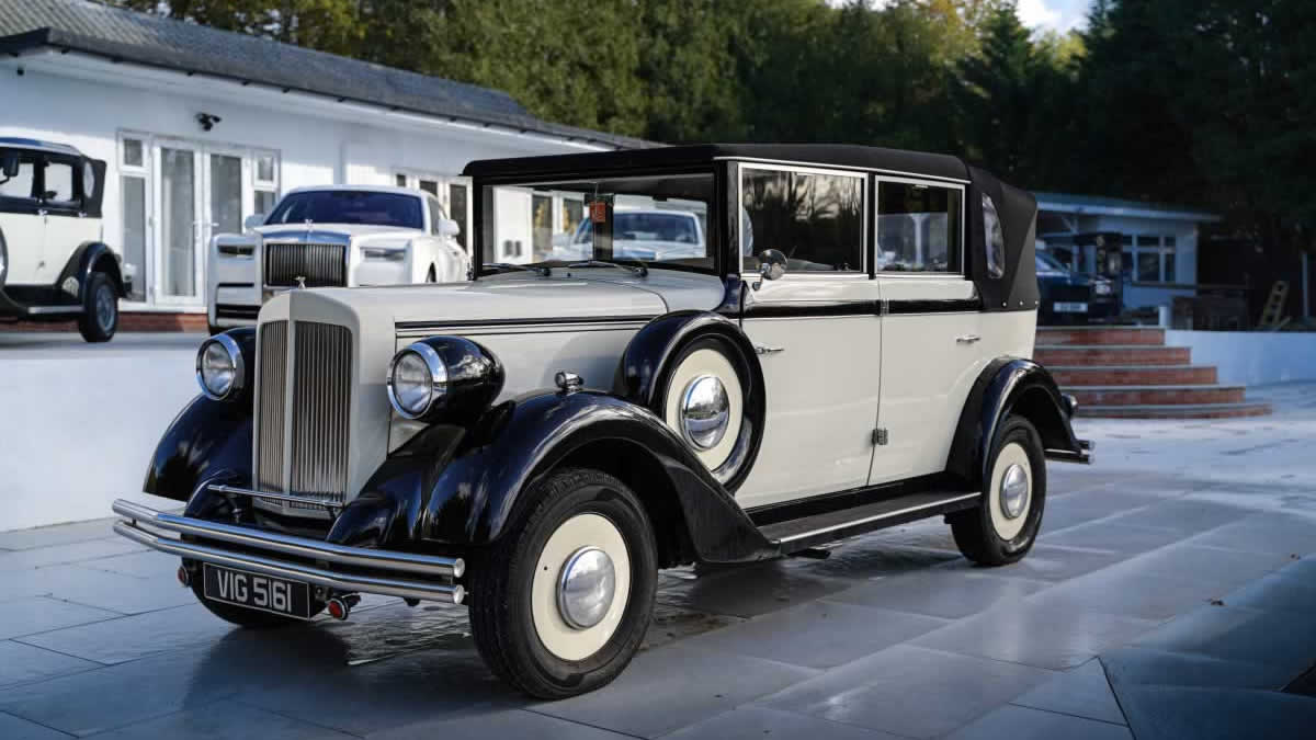 Regent Landaulette closeup of bonnet and grille