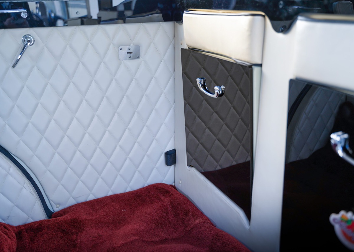 Regent Landaulette interior drop-down jump seatings