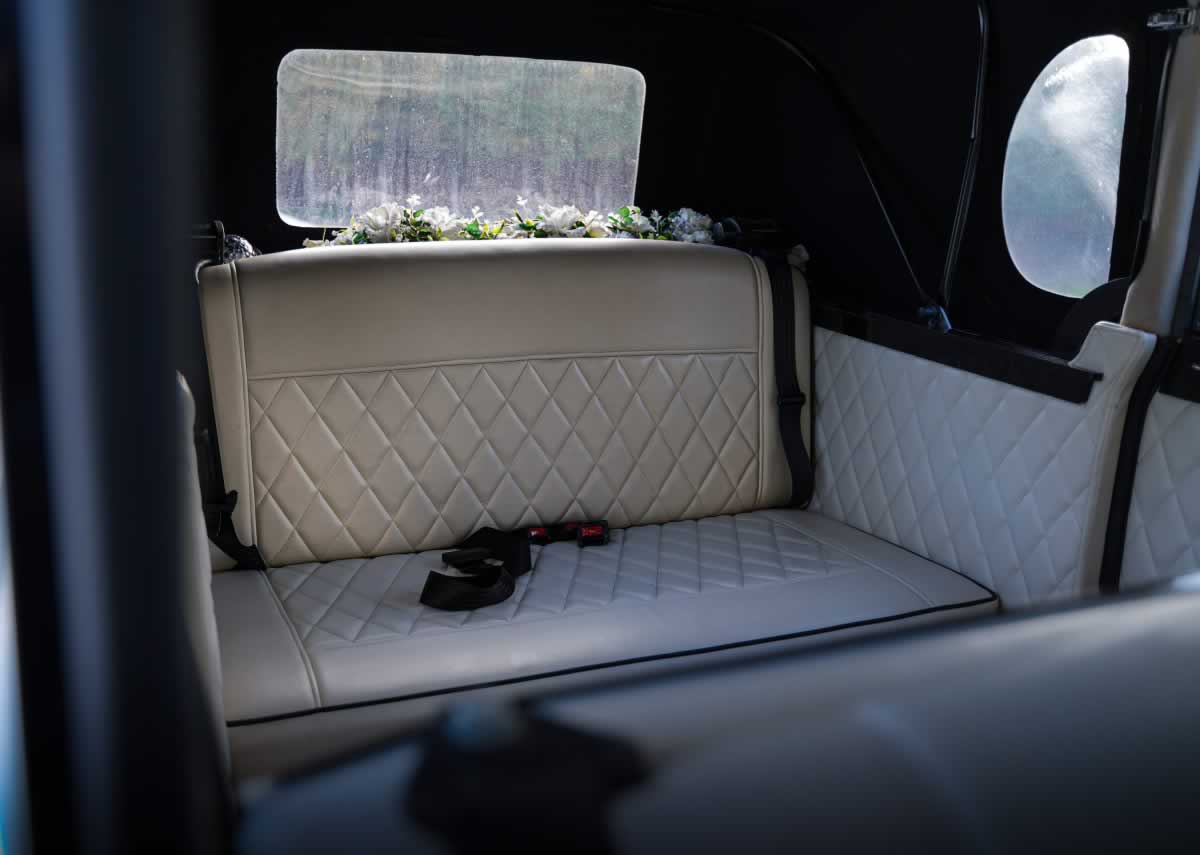 Regent Landaulette banquette seating