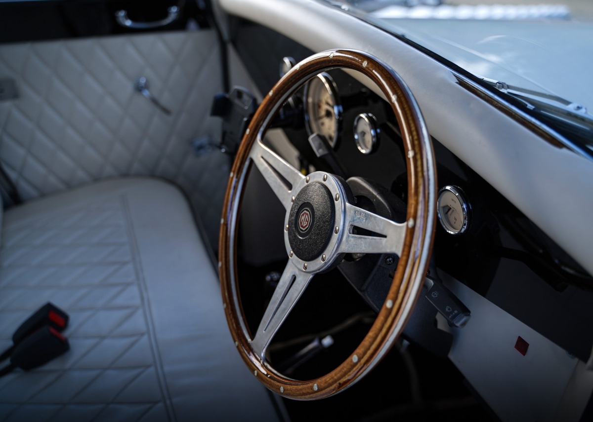 Regent Landaulette interior steering wheel & dashboard